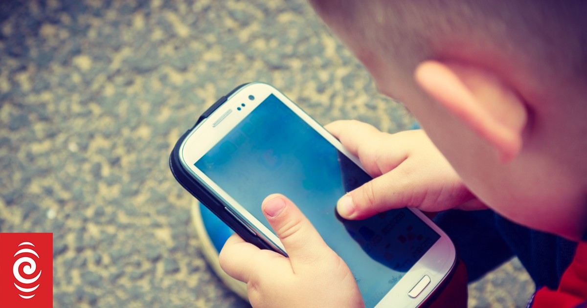 Dumbphones in demand as parents fight social media access