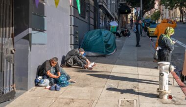 Homeless people sit on the streets in California, the United States. Photo: VCG