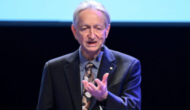 'Godfather of AI' Says Google Is 'Beginning to Overtake' OpenAI