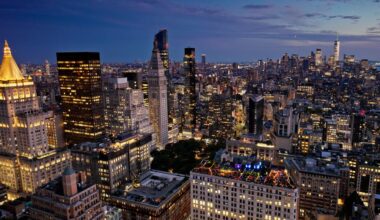 Wealth Advisor Specializing in Financial Freedom on How the Rich Invest