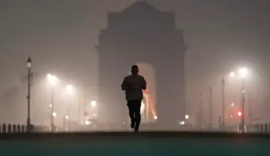 A man jogs near the India Gate which is shrouded in a haze caused in part by air pollution in New Delhi on Nov 24.