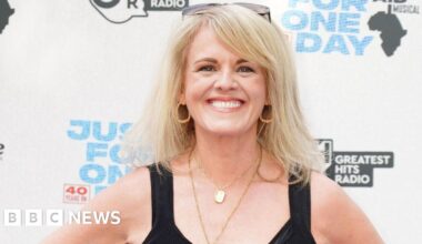 Coronation Street star dedicates MBE to working class actors