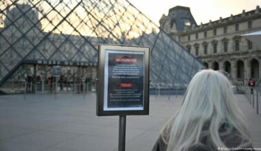 Louvre workers' strike turns away thousands of visitors – DW – 12/15/2025