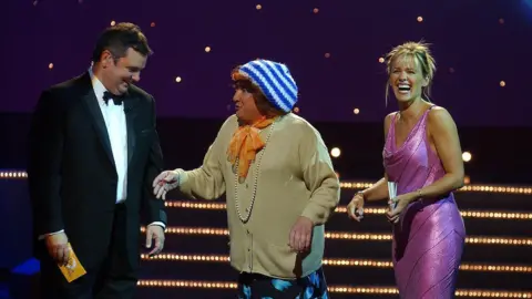 Pacemaker PACEMAKER BELFAST PHOTO WILLIAM CHERRY 5/9/02

EAMONN HOLMES AND CAROL SMILLIE, PRESENTERS OF BBC NORTHERN IRELAND'S MAKING A DIFFERENCE, WHICH WAS RECORDED LAST NIGHT IN BELFAST'S GRAND OPERA HOUSE, WELCOME ON STAGE ONE OF NORTHERN IRELAND'S MOST FAMOUR HOUSEWIVES MRS MAY MCFETRIDGE.

THE PROGRAMME WILL BE SCREENED TONIGHT (FRIDAY) ON BBC ONE NORTHERN IRELAND AT 7.00PM.

FOR MORE INFORMATION CONTACT: CAROLINE COOPER, BBC NI PRESS OFFICE, 0780 103 6273.