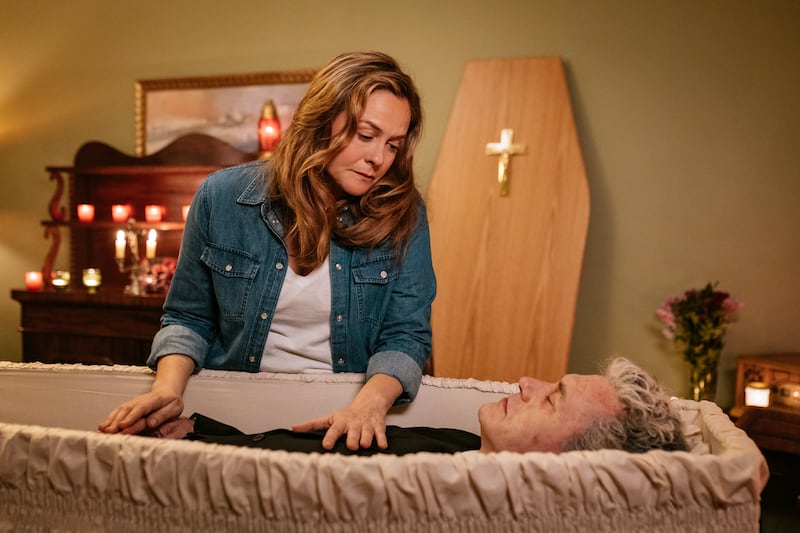 After receiving a mysterious package from her long-lost father, LA lawyer Fiona Fox travels to Ireland to uncover the truth behind his cryptic letter. But as she delves deeper into his past, Fiona finds herself caught in a web of secrets.