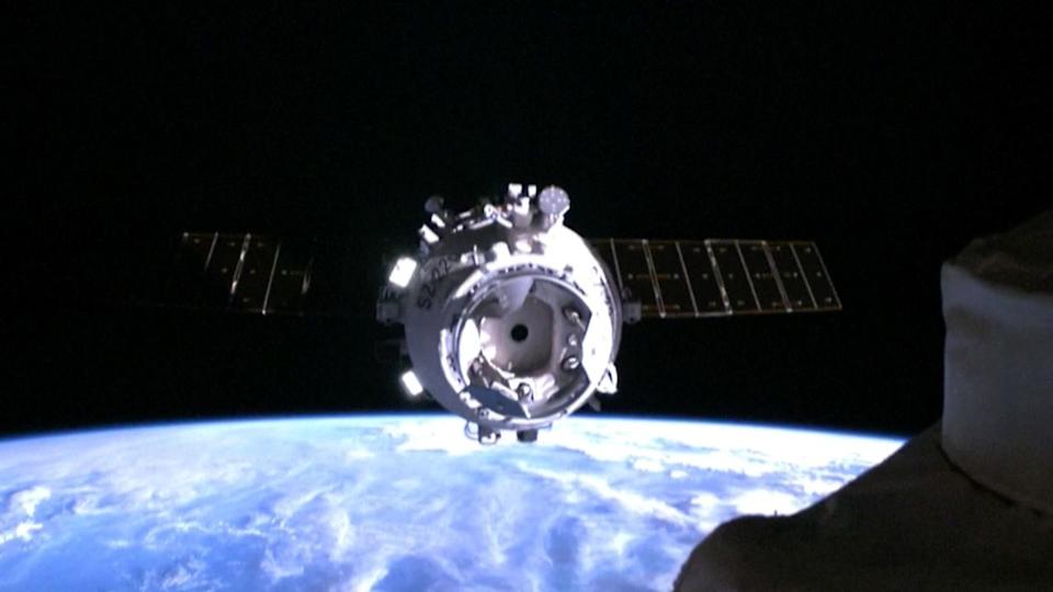  The uncrewed Shenzhou 22 spacecraft arrives at China's Tiangong space station on Nov. 25, 2025. 