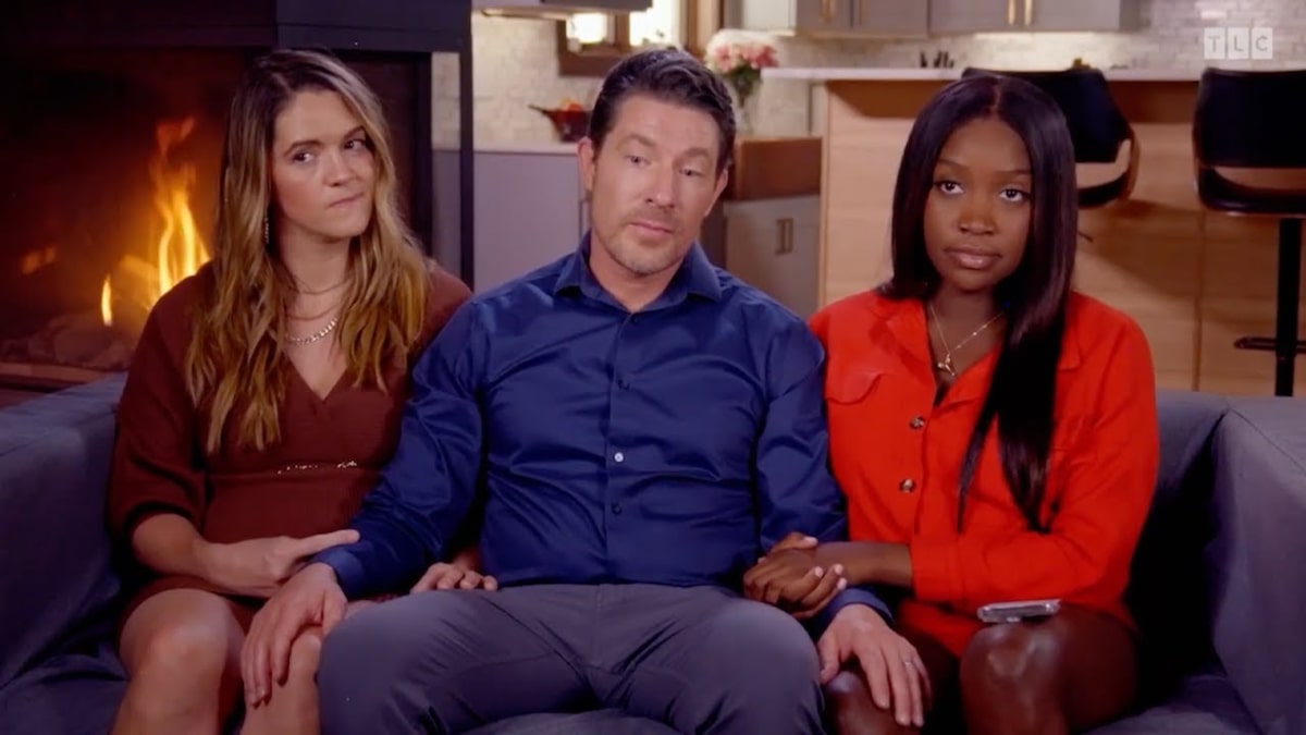 Garrick Drops a Bombshell on Dannielle & Lorrana (Exclusive Clip)