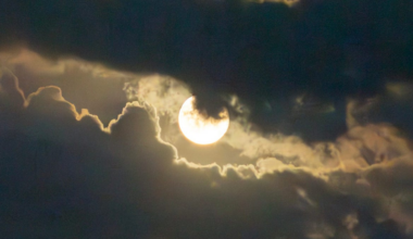 A Super "Cold moon" is rising soon. How to see December's Supermoon