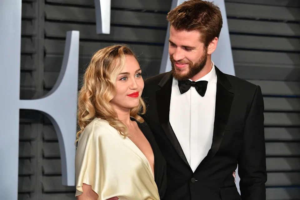 beverly hills, ca march 04: miley cyrus (l) and liam hemsworth attend the 2018 vanity fair oscar party hosted by radhika jones at wallis annenberg center for the performing arts on march 4, 2018 in beverly hills, california. (photo by dia dipasupil/getty images)