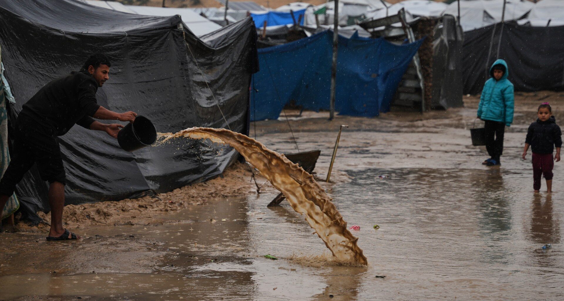 Tent camps flooded as winter storm exposes Gaza’s fragile ceasefire | Gaza News