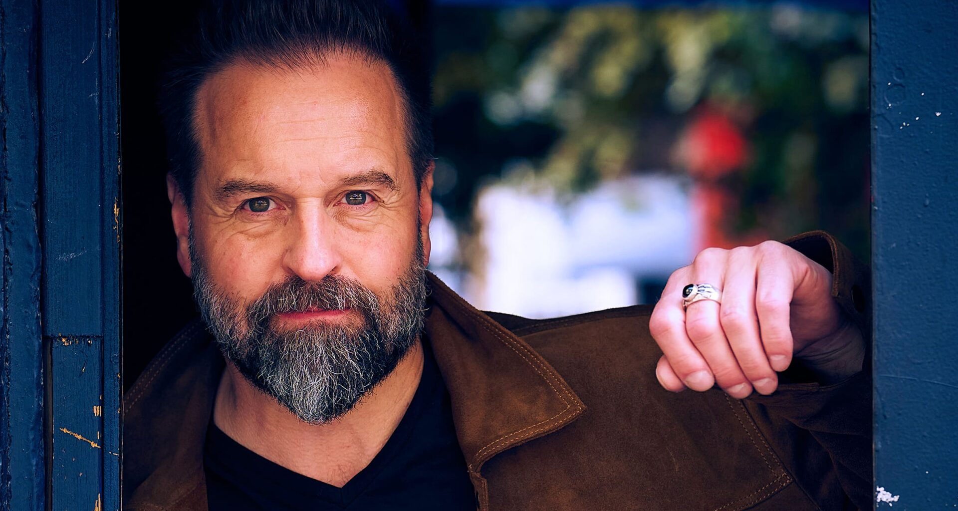 Les Misérables star Alfie Boe returns to Australia in 2026