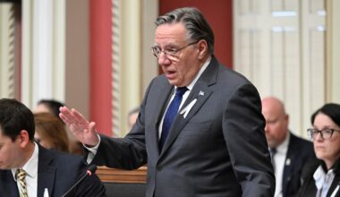 ‘Financial benefits’: Quebec premier changes his tune with doctors - CTV News
