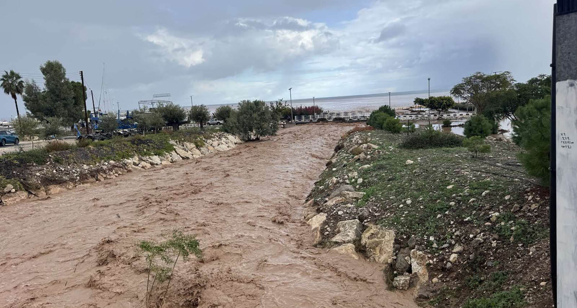 cover Heavy rains bring little inflow into dams