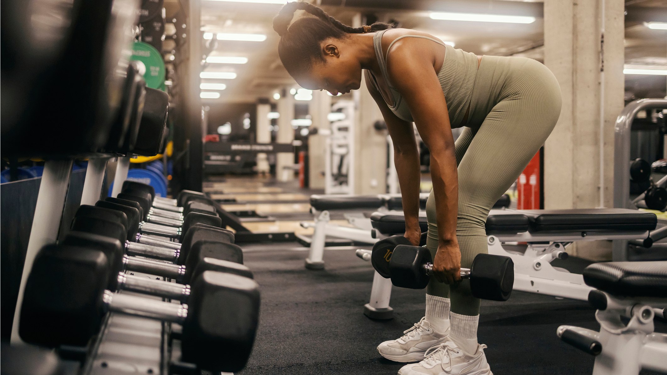 dumbbell romanian deadlift in gym