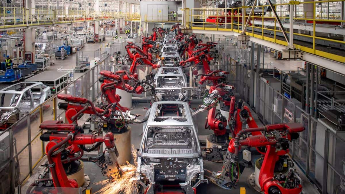 Amid record trade surplus, China has a big worry — factory deflation is now in 38th month – Firstpost