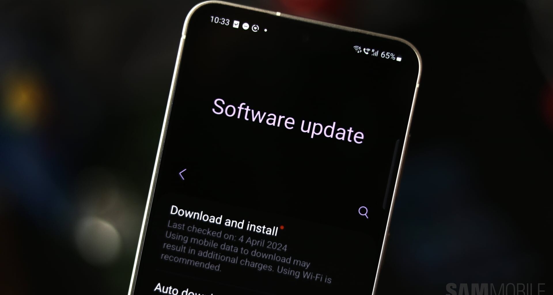 Samsung Galaxy phones falling behind on Google Play system updates