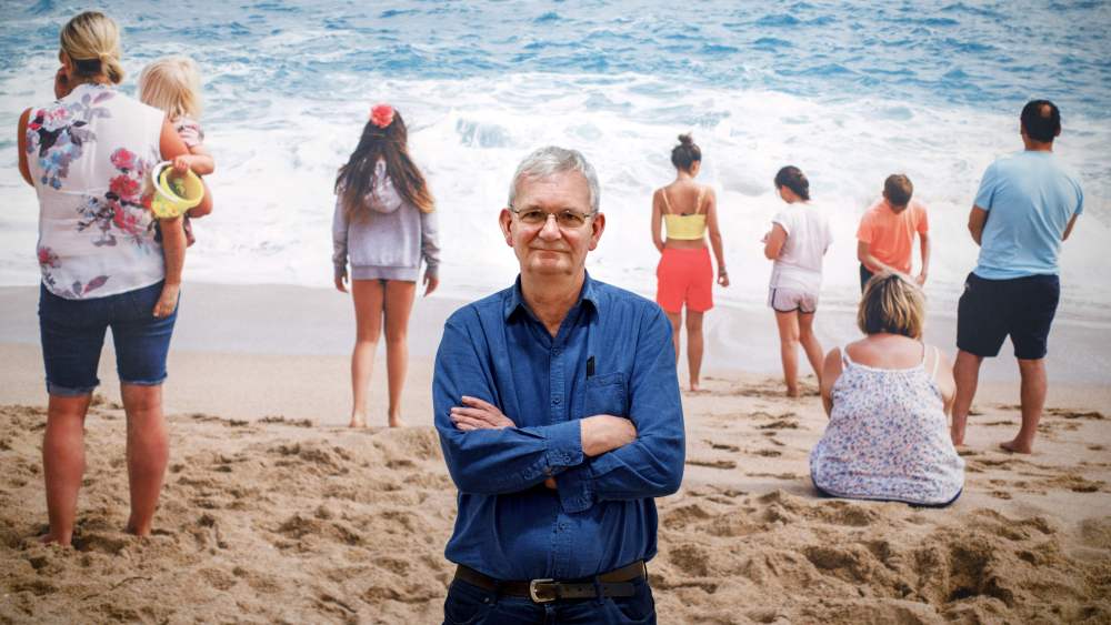 British photographer Martin Parr poses during the press preview of his Only Human: Photographs exhibition at the National Portrait Gallery in London on March 6, 2019. (Photo by Tolga Akmen / AFP) / RESTRICTED TO EDITORIAL USE - MANDATORY MENTION OF THE ARTIST UPON PUBLICATION - TO ILLUSTRATE THE EVENT AS SPECIFIED IN THE CAPTION        (Photo credit should read TOLGA AKMEN/AFP via Getty Images)