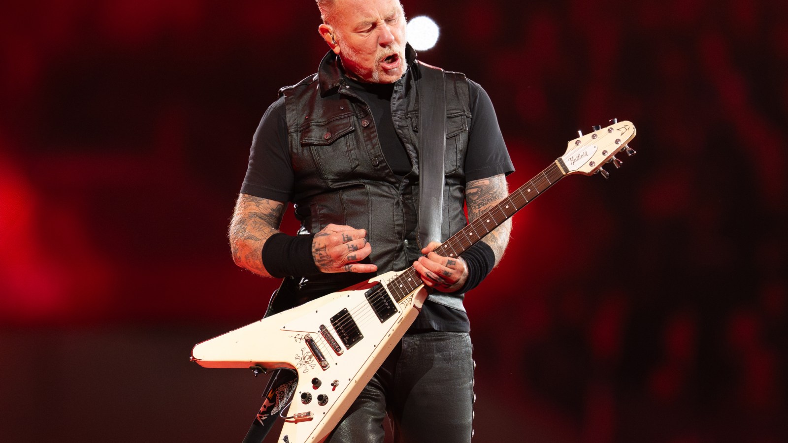 Metallica's James Hetfield Reads 'Twas the Night Before Christmas'