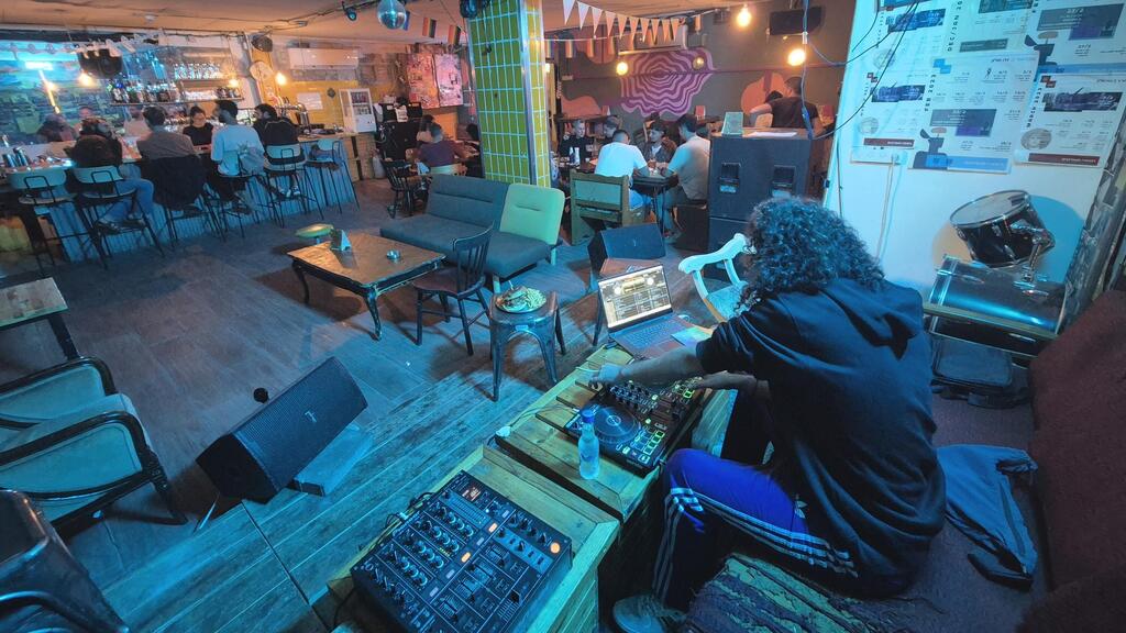 בר ״הסלון״ מוזיקה מעולה