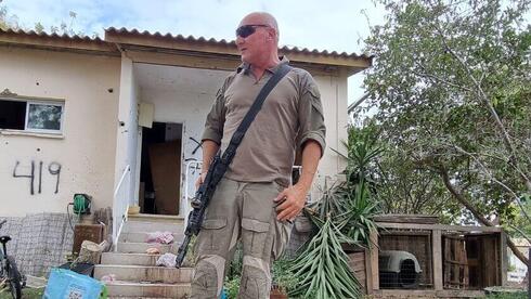 Ex-kibbutz security chief who fought off Hamas on Oct. 7 opens coffee stand near Gaza