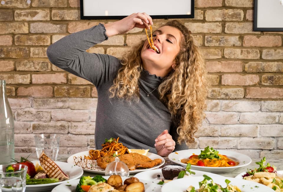 Psychologist reveals we're all eating the WRONG way â€“ as London restaurants launch 'hands-only' experience