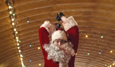 Killer Santa Movie Mixes Blood and Romance