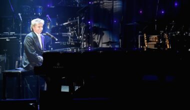 Barry Manilow reveals cancer diagnosis, surgery: 2026 concerts rescheduled