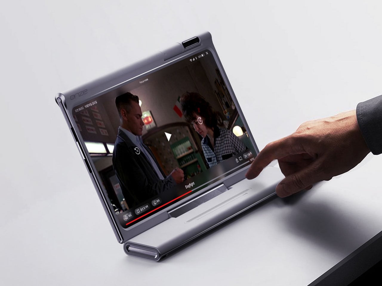 This portable display for smartphones extends usability and convenience for hustlers