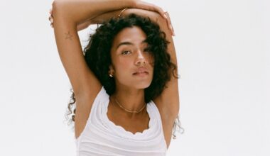 Olivia Dean Tightens Grip on ARIA Charts With Third Week at No. 1