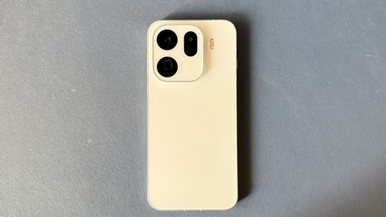 For a flagship that feels both powerful and practical in daily use, this is one of the more compelling options available today.(Debashis Sarkar)