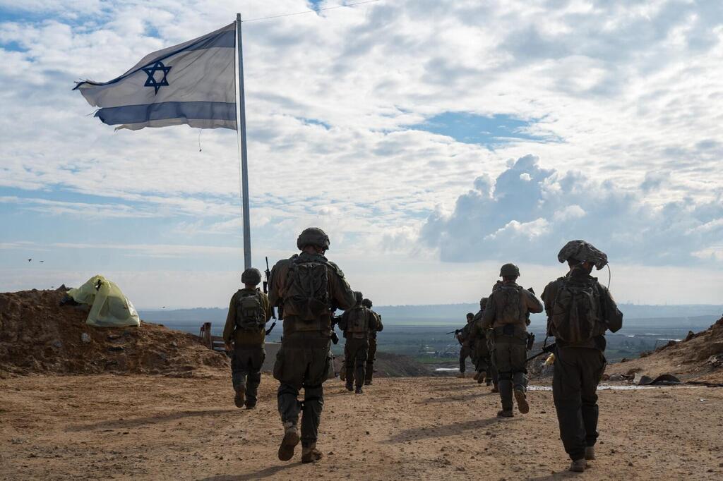 IDF soldiers near the yellow line in Gaza (Photo: IDF Spokesperson's Unit) פעילות כוחות חטיבת כרמלי במרחב הקו הצהוב