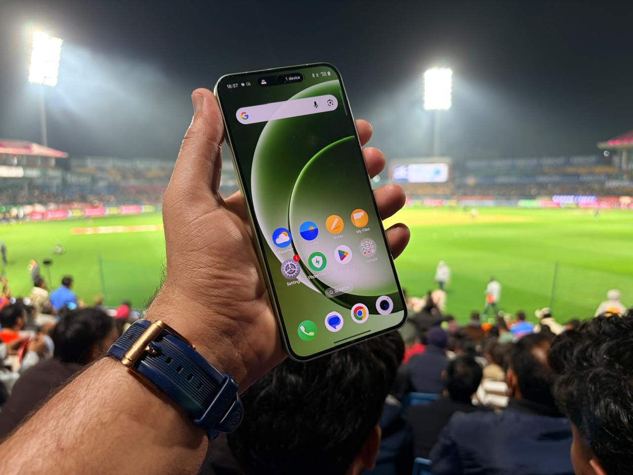 OnePlus 15R's flat edges provide a firm grip.(Ayushmann Chawla)