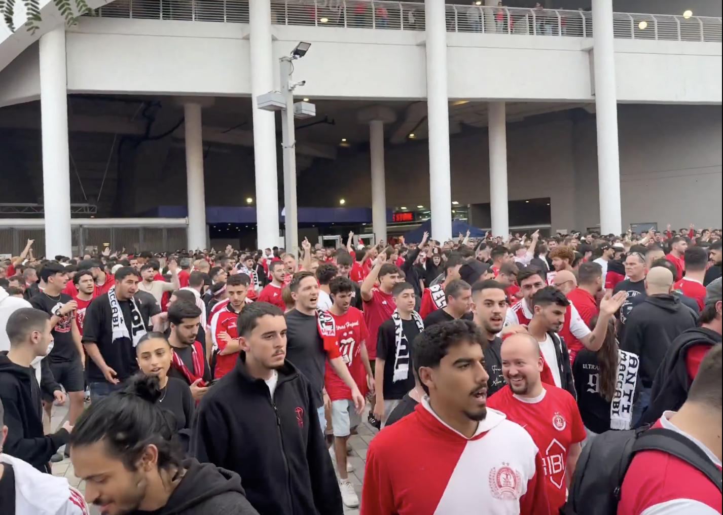 Hapoel Tel Aviv soccer fans barred from game for wearing shirts calling cops 'scum'
