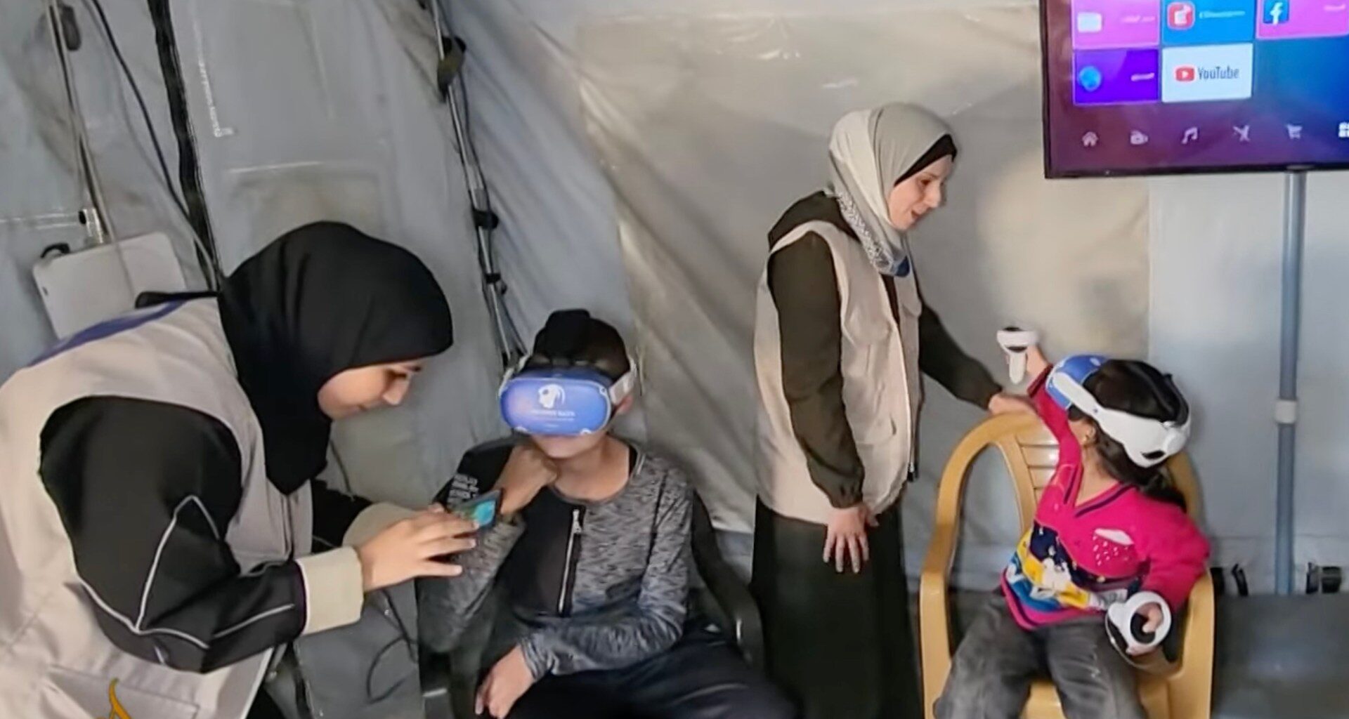 Virtual reality offers escape to Gaza children wounded in Israel’s war | Israel-Palestine conflict News