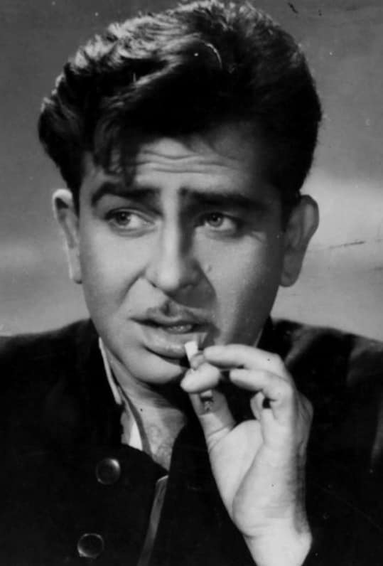 We are talking about one and only Raj Kapoor, the showman of Bollywood and the incident took place during the shooting of Rishi Kapoor’s debut film Bobby in the scenic valleys of Kashmir.