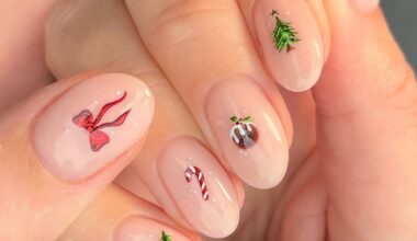 Vogue’s Guide to the Chicest Christmas Nail Designs