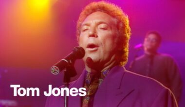 Tom Jones Performs Prince's "Purple Rain" Accompanied by Pink Floyd's David Gilmour (1992)
