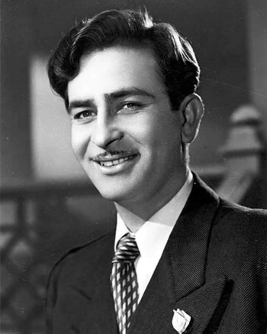 Raj Kapoor introduced himself politely, and upon recognising him, the commanding officer not only allowed them through but helped them film closer to the border.