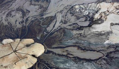 Albertans at risk of paying oil sands reclamation costs, Auditor-General says
