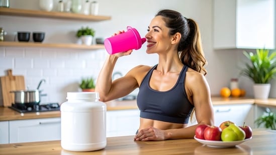 Zero bloating, better nutrition: December 2025 whey protein powders every woman should try!(Adobe Stock )