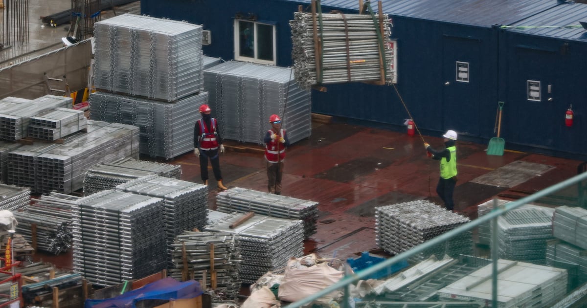 Shipbuilding Sector Optimistic as Construction, Furniture Struggle with Weak Demand - 조선일보