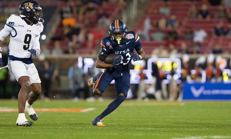 McCown, Henderson lead UTSA’s 57-20 rout of FIU at First Responder Bowl