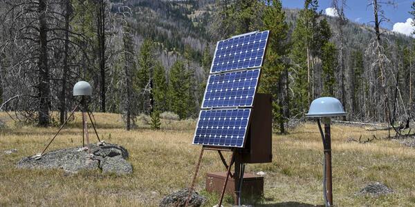 How GPS data navigate from satellites to your screen