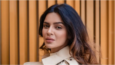 Aashka Goradia announces second pregnancy at 40: A peek into her inspiring fitness routine