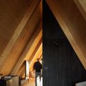 © Ivo Tavares Studio Mountain Shelters / Filipe Pina - Interior Photography, Wood, Beam