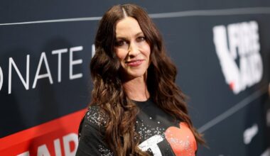 Alanis Morissette Claps Back at 'Ironic' Critics 30 Years Later: 'I'm Obsessed With Linguistics ... I Also Don't Care'