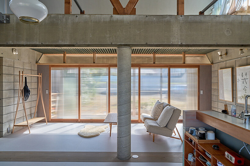 analogue's 1990s concrete-block house renovation in japan revives its structural layers