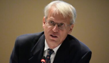 Chairman of vaccine committee leaves for new HHS job