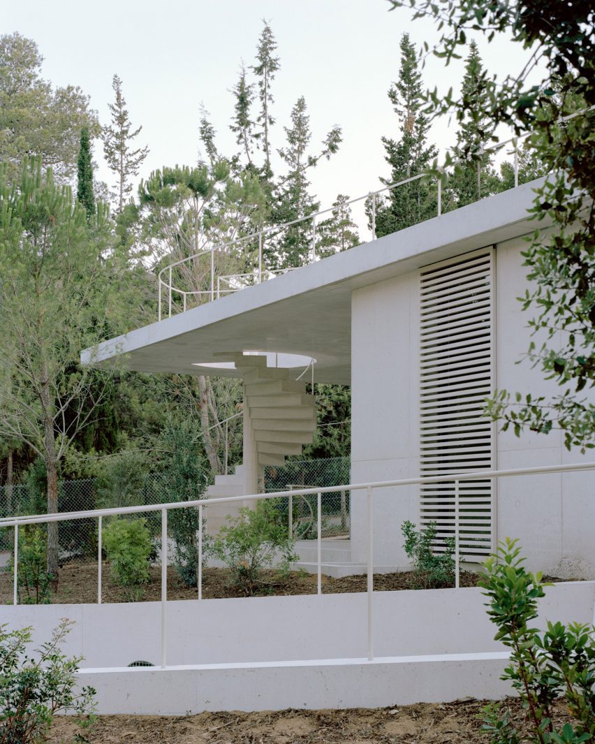 External stairs at Spanish home by Arquitectura-G