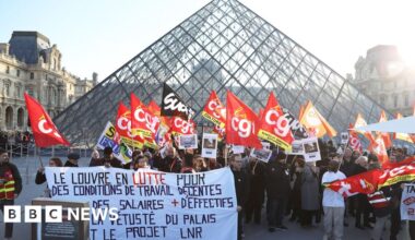 Staff strike forces Louvre to close doors to visitors